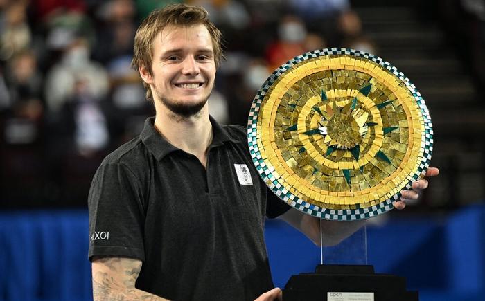 拟人化为拥 拟人化为拥